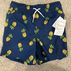 NWT size 6 Old Navy boys swim trunks